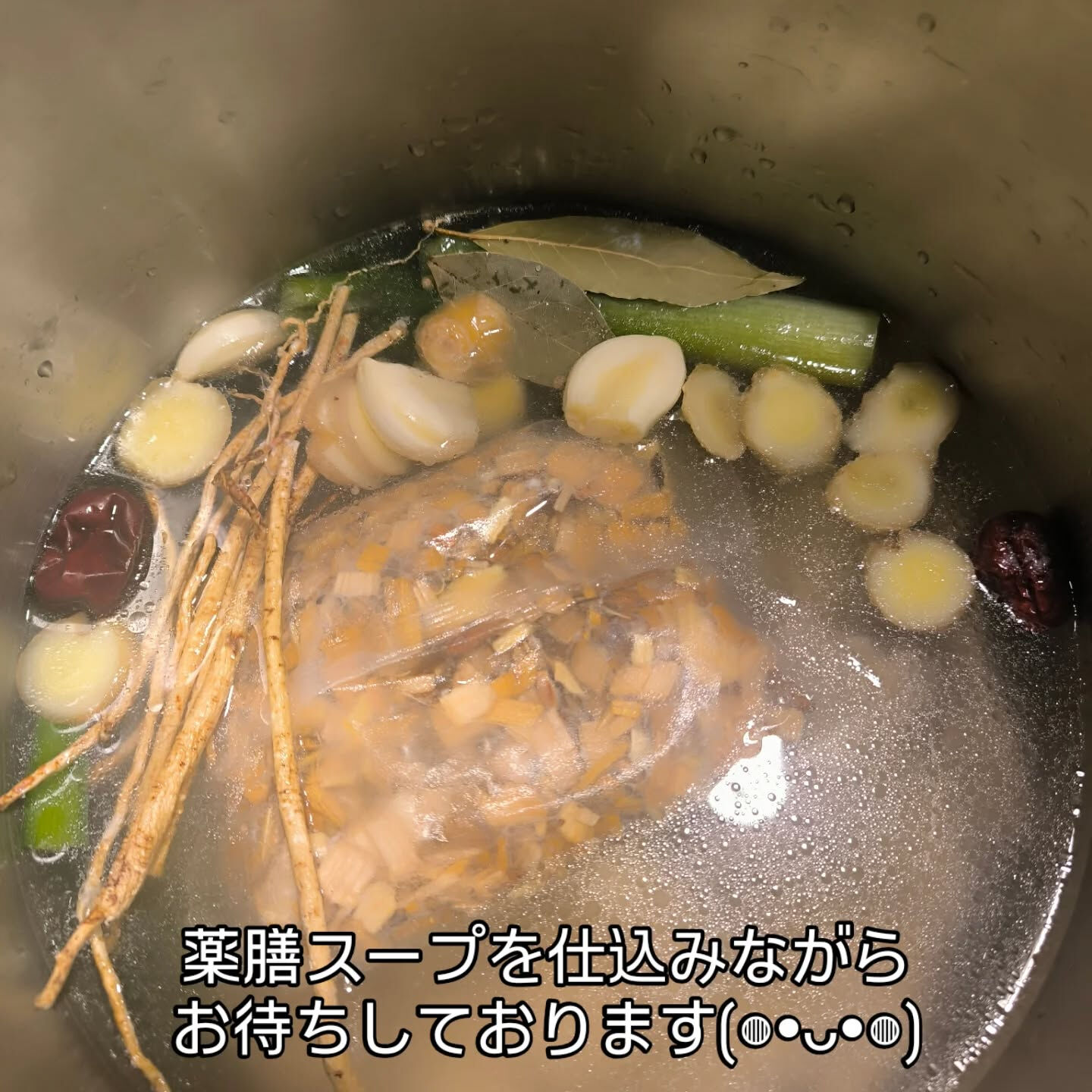 お昼間から夜中３時までやってるワインと創作韓国料理　洪−ｈｏ